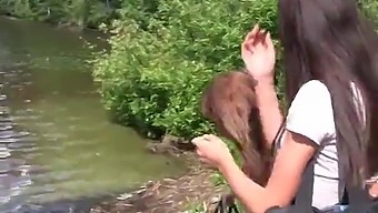 Seks Kelompok Amatir Dengan Bercinta Di Pantat Dan Bermain Mainan