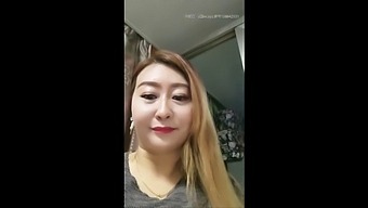 Mẹ Và Cô Gái Trưởng Thành Châu Á Thủ Dâm