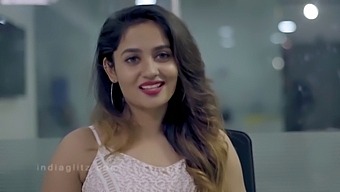 Cô Gái Xinh Đẹp Quyến Rũ Cooper Làm Việc Với Nhà Sản Xuất Ở Tamil