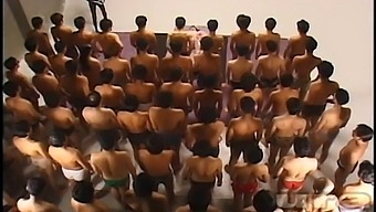 Lễ Kỷ Niệm Bukkake Nhật Bản Không Kiềm Chế Với Nhiều Đối Tác