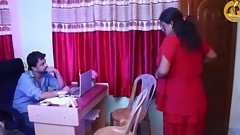 Một Bác Sĩ Bị Đụ Bởi Một Bà Nội Trợ Trong Phòng Khám