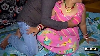 Desi Taxi Driver Gets Naughty With A Hot Indian Housewife
