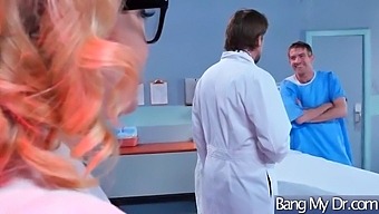 Bác Sĩ Và Bệnh Nhân Tham Gia Vào Một Buổi Tình Dục Nóng Bỏng (Kagney Linn Karter)