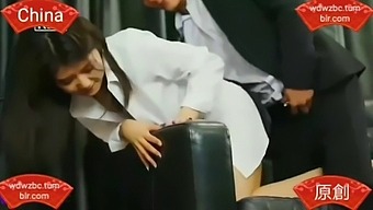Người Đẹp Châu Á Khoe Kỹ Năng Footjob Và Ballbusting Trong Phim Av Trung Quốc