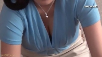 Amateur Japanese Teen Gets A Big Creampie Cumshot