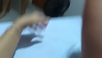 Chồng Ngoại Tình Liếm Tinh Dịch Từ Âm Đạo Của Vợ Và Uống Nước Tiểu Của Cô Ấy