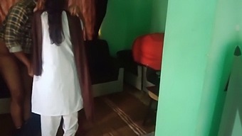 Indian College Coed'S First Anal Experience Taped And Leaked