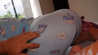 Tôi Và Người Yêu Của Cha Dượng Cùng Ngủ Chung. Xem Ngay Để Thấy Cảnh Tượng Nóng Bỏng Này!