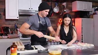 Phản Ứng Của Những Người Đam Mê Ngô Trong Một Video Phỏng Vấn