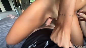 Žena Mojega Najboljšega Prijatelja Ga Vara In Mu Pomagam, Da Se Spopade S Tem Na Precej Kinky Način.